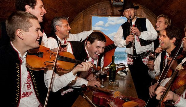 FOLKLORNÍ DRBNA: Medailony moravských cimbálových muzik - Harafica