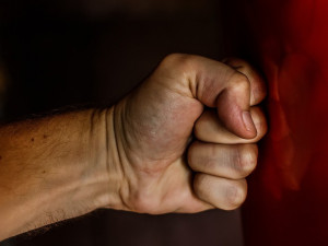 Dva vyholení Slováci zmlátili na diskotéce muže, má středně těžká zranění. Policisté hledají svědky