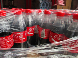 Podle Greenpeace má největší množství plastu na zemi na svědomí Coca Cola a Pepsi