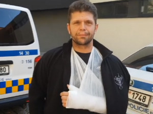 VIDEO: Strach jsem neměl, jednal jsem intuitivně, říká hrdinný strážník Petr Čermák