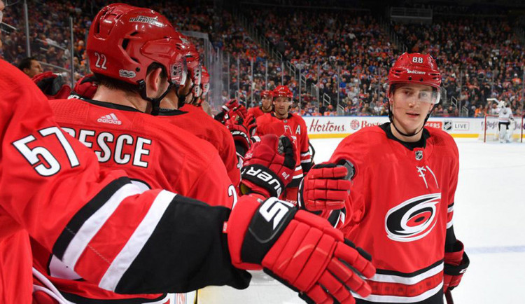 Martin Nečas v dresu Carolina Hurricanes