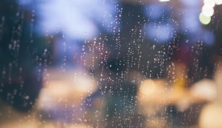 POČASÍ NA SOBOTU: Přes den zataženo, odpoledne by mělo sprchnout