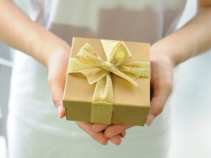 ANKETA: Většina lidí letos neutratí za vánoční dárky více než 10 tisíc korun