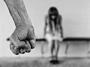 Muž se pokusil znásilnit dívku vracející se z ohňostrojů na Prýglu, u soudu vyfasoval podmínku