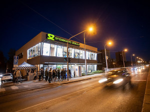 Otevíračka nového patra Snowboard Zezula na Palackého třídě