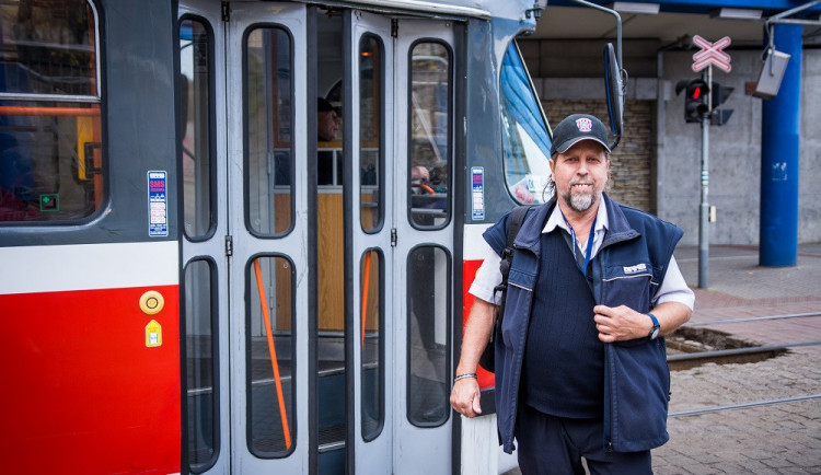 (NE)OBYČEJNÍ: Dobíhače vezmu, jenom když se snaží, nesmí se córat, říká s úsměvem tramvaják Renda