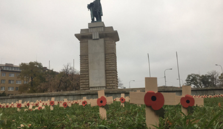 Dřevěné kříže na pamaátku válečných veteránům