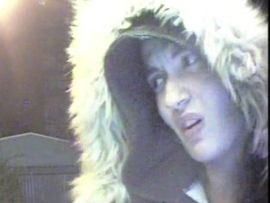 Pokud tuto osobu znáte, prosím kontaktujte policii.