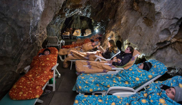 Kraj postaví v Ostrově u Macochy novou dětskou léčebnu, která využívá jeskynní klima