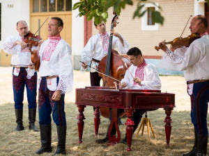 FOLKLORNÍ DRBNA: Varmužova cimbálová muzika, stálice na nebi moravské lidové hudby