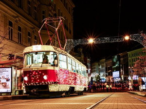 Do brněnských ulic v pátek opět vyjede vánoční šalina. Letos bude mít nový design