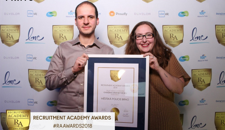 Vedoucí tiskového oddělení MP Brno Jakub Ghanem a Juliána Slivoňová ze studia Krutart