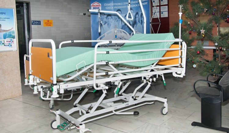 Pacienti ocení. Fakultní nemocnice v Brně vyměnila 1423 starých lůžek za moderní a pohodlnější