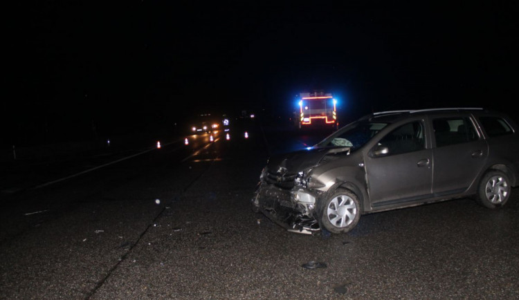 FOTO: Nedal přednost v jízdě a zranil čtyři lidi