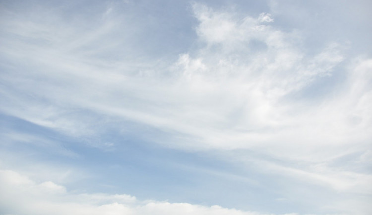 POČASÍ NA PÁTEK: Většinu dne zataženo, místy se ale může hezky vyjasnit