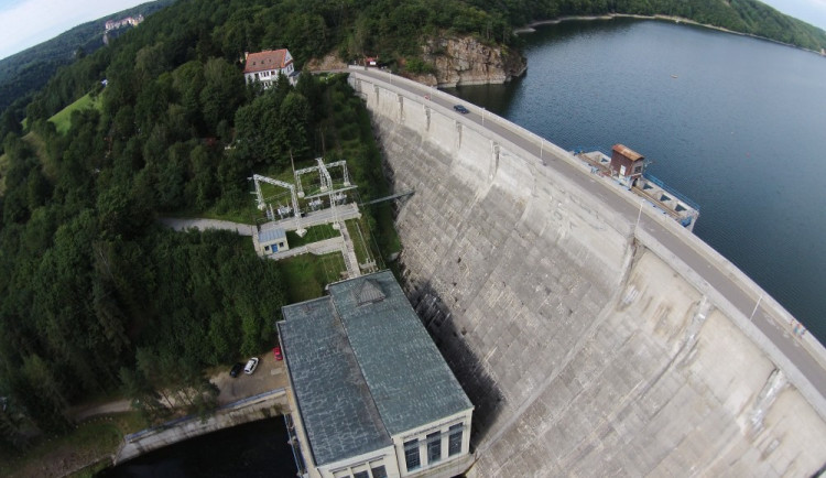 Rekonstrukce hráze přehrady Vranov skončí na čas. Lidem se otevře už na jaře