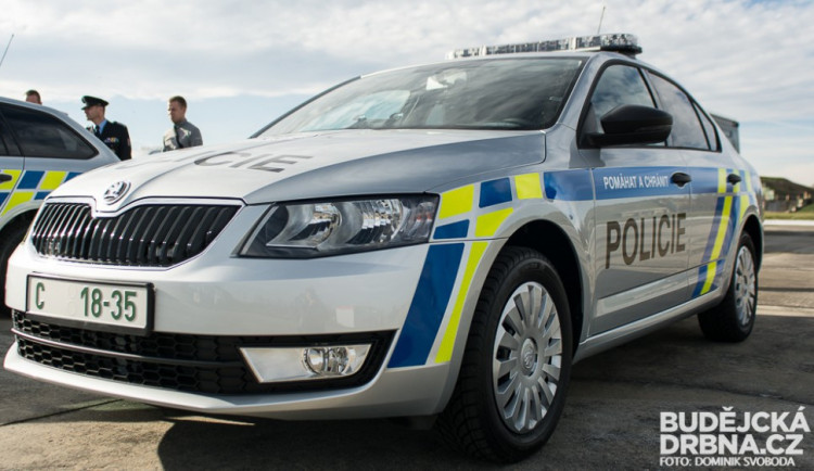 Brněnský úřad zrušil tendr na policejní auta za čtvrt miliardy. Výrazně zvýhodňoval Škodovku