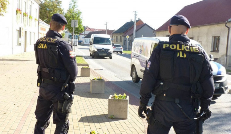 Opilý muž surově napadl svou ženu, zpacifikovala ho až zásahová jednotka