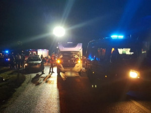Obytný vůz srazil u Pohořelic mladého chodce, který přebíhal silnici, je ve vážném stavu