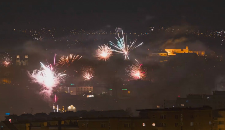 VIDEO: Silvestrovské ohňostroje zamořují vzduch ve velkých městech, ukázala analýza
