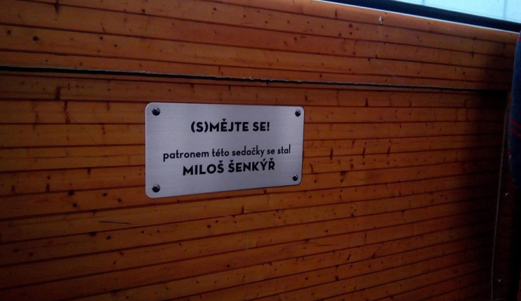 Vydražené sedačky v brněnské MHD