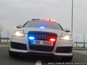Postrach pro piráty silnic. Policisté z jižní Moravy mají nově ve výbavě zabavené Audi o výkonu téměř 600 koní
