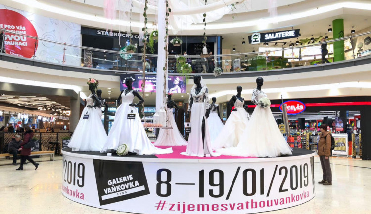 Výstava svatebních šatů ve Vaňkovce