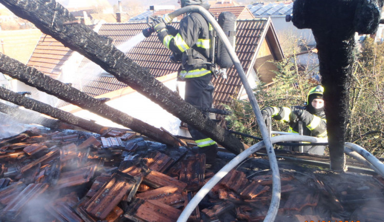 FOTO: Na Brněnsku v sobotu hořel rodinný dům