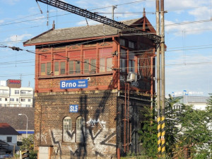 Historická stavědla na hlavním nádraží v Brně zůstanou. Kvůli tomu se však protáhne výluka