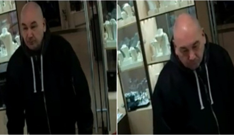 Nepoznáte tohoto muže?