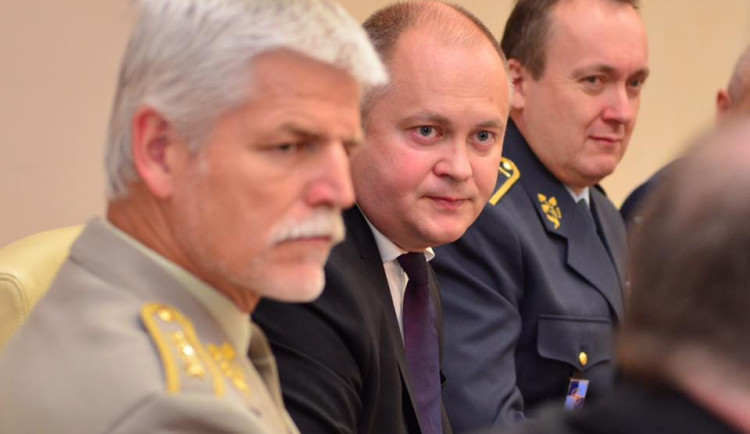 Michal Hašek (uprostřed)