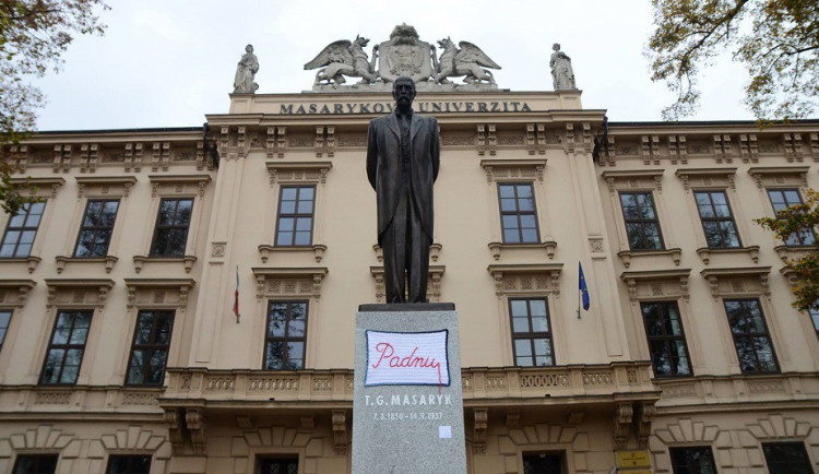 Masarykova univerzita chce sochu ke 100. výročí založení, vypsala sochařskou soutěž