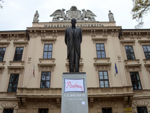Masarykova univerzita chce sochu ke 100. výročí založení, vypsala sochařskou soutěž