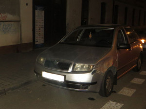Po Brně kličkoval v ukradeném autě opilý cizinec, co nikdy neměl řidičák