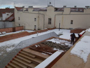 Práce na revitalizaci okolí petrovské katedrály