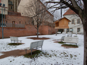 Práce na revitalizaci okolí petrovské katedrály