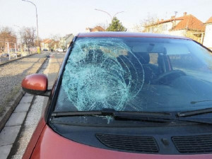 Řidič Fabie srazil osmnáctiletého studenta na přechodu pro chodce