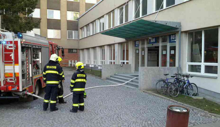 Na kolejích VUT v Brně hořelo. Hasiči evakuovali 77 lidí
