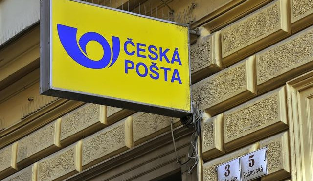 Pošťáci na Brněnsku kradli peníze za dobírky, dopisy házeli do kontejneru
