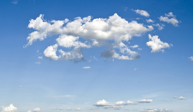 POČASÍ NA ČTVRTEK: Slunce na nebi a teplé jarní počasí