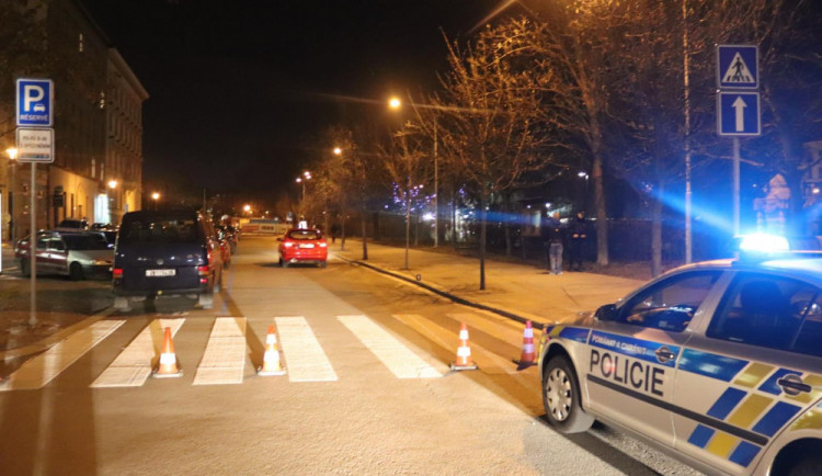 Auto srazilo v Brně muže na přechodu pro chodce, po dvou dnech v nemocnici zemřel