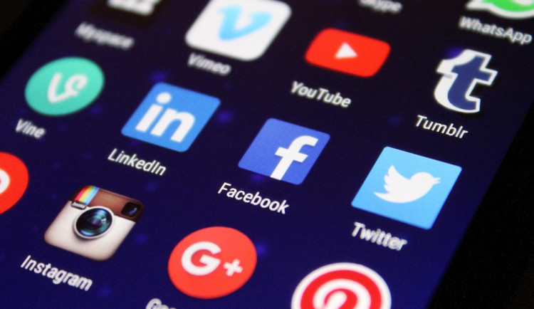 Facebook a Instagram mají po celém světě výpadek