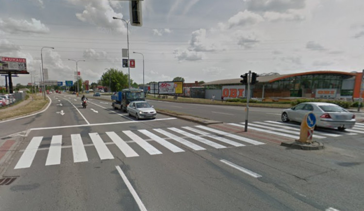 Křižovatka na ulici Hněvkovského