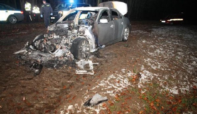 Řidič po hodě zapálil své auto na okraji Brna