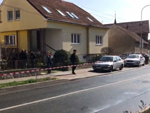 Policisté už pracují pouze s jednou verzí střelby v Ostopovicích: syn zastřelil matku a pak sebe