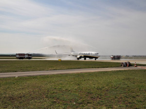 První letadlo na lince Berlín - Brno přistálo na Moravu