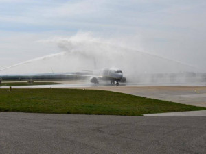 První letadlo na lince Berlín - Brno přistálo na Moravu