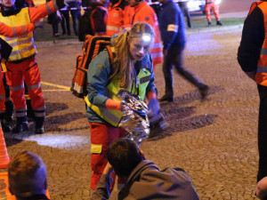 FOTO: Na koncertu v Brně začalo hořet, několik lidí bylo i pobodáno. Na výstavišti cvičily bezpečnostní složky