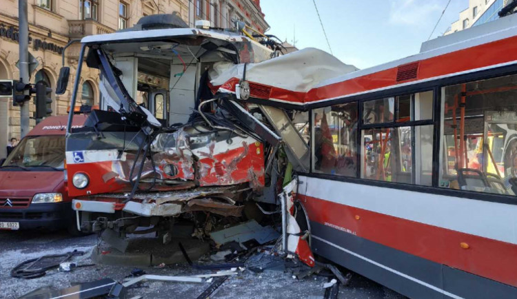 Za pondělní nehodou podle policistů nejspíše stojí technická závada trolejbusu