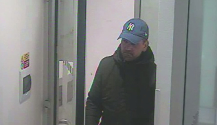 Nepoznáte tohoto muže?